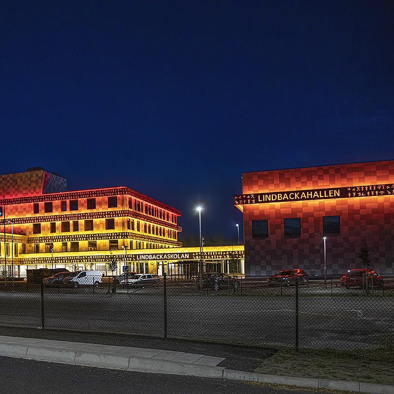 Projekt, Fasadbelysning / släpljus: Glödande fasadbelysning på Lindesbergs skolor